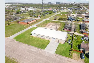 302 South Avenue B, Freeport, TX 77541 - Photo 3