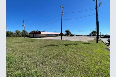301 7th St., Bay City, TX 77414 - Photo 3