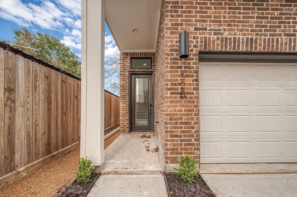 328 Eastwood St, Houston TX  77021-4244 exterior