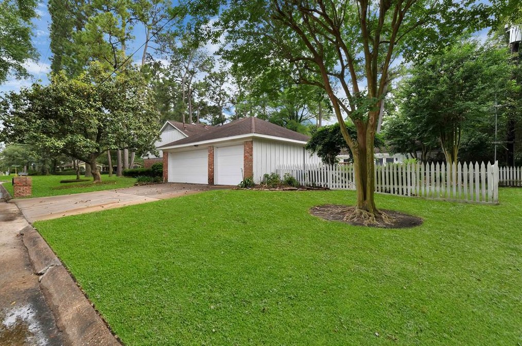 14102 Indian Wl Dr, Houston TX  77069-1315 exterior
