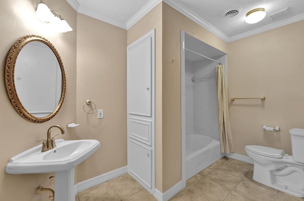 14102 Indian Wl Dr, Houston TX  77069-1315 exterior