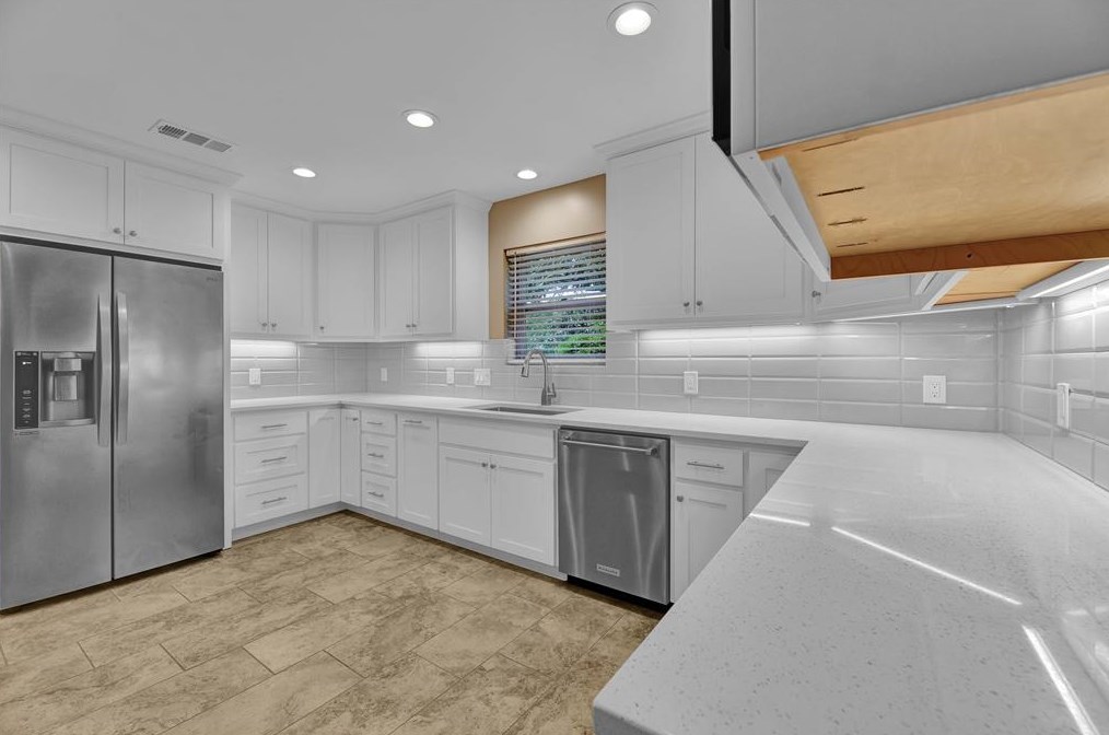 14102 Indian Wl Dr, Houston TX  77069-1315 exterior