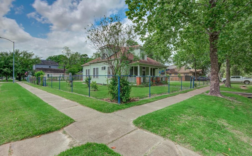 1001 Rutland St, Houston TX 77008-4138 exterior