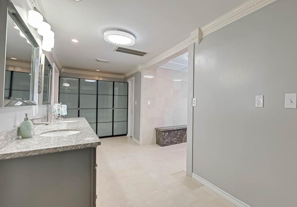 17818 Red Oak Dr, Houston TX  77090-1252 exterior