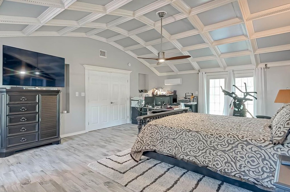 17818 Red Oak Dr, Houston TX  77090-1252 exterior