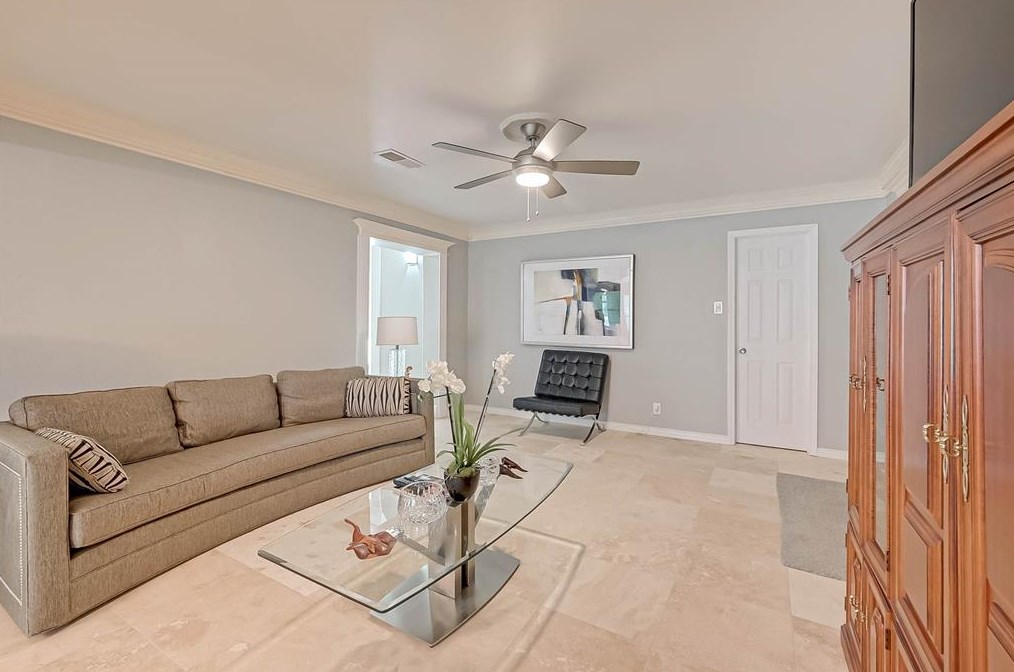 17818 Red Oak Dr, Houston TX  77090-1252 exterior