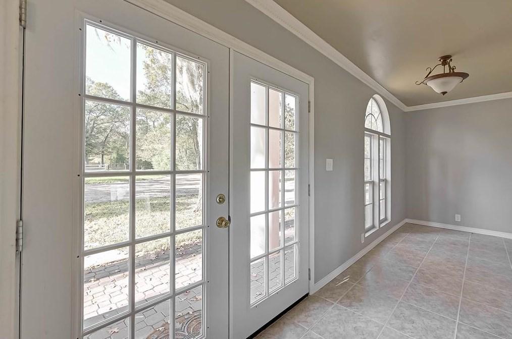 17818 Red Oak Dr, Houston TX  77090-1254 exterior