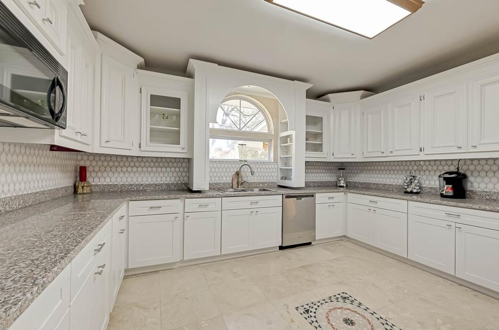 17818 Red Oak Dr, Houston TX  77090-1252 exterior