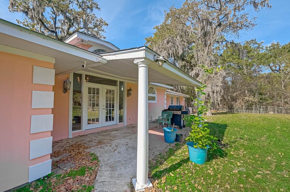 17818 Red Oak Dr, Houston TX  77090-1252 exterior