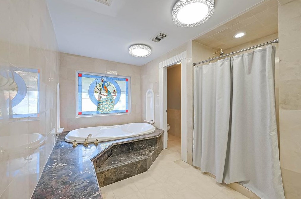 17818 Red Oak Dr, Houston TX  77090-1252 exterior