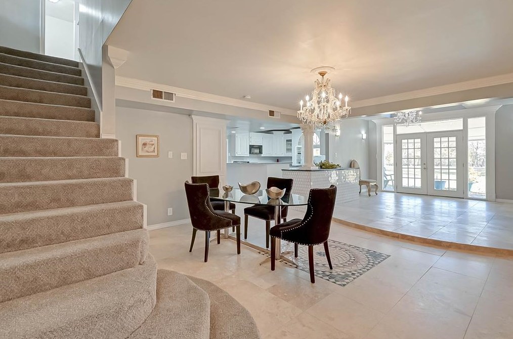 17818 Red Oak Dr, Houston TX  77090-1252 exterior