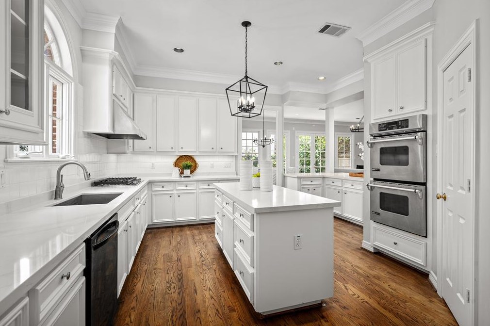 3927 Coleridge St, Houston TX  77005-2725 exterior