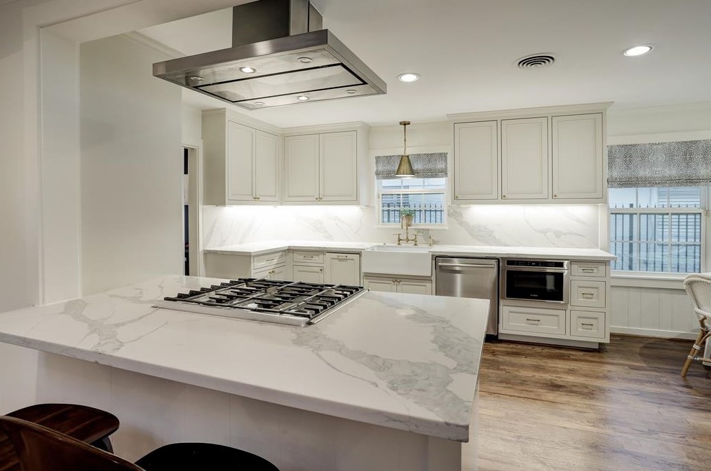 6230 Wickersham Ln, Houston TX  77056-4031 exterior