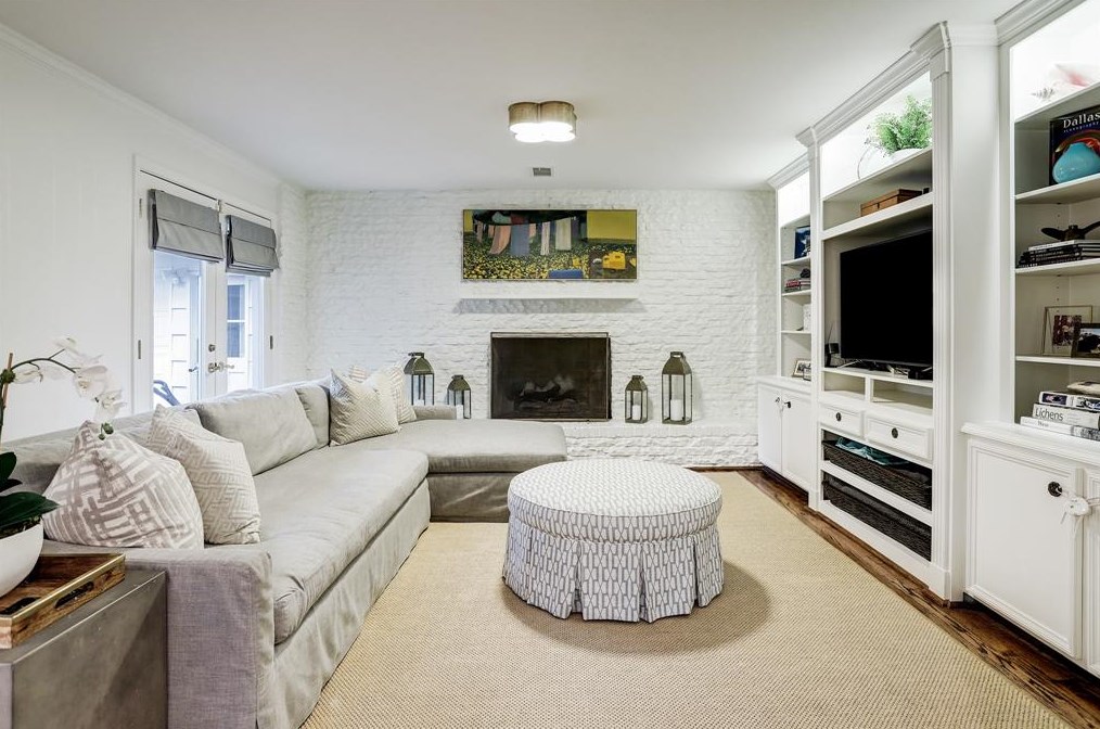 6230 Wickersham Ln, Houston TX  77056-4031 exterior