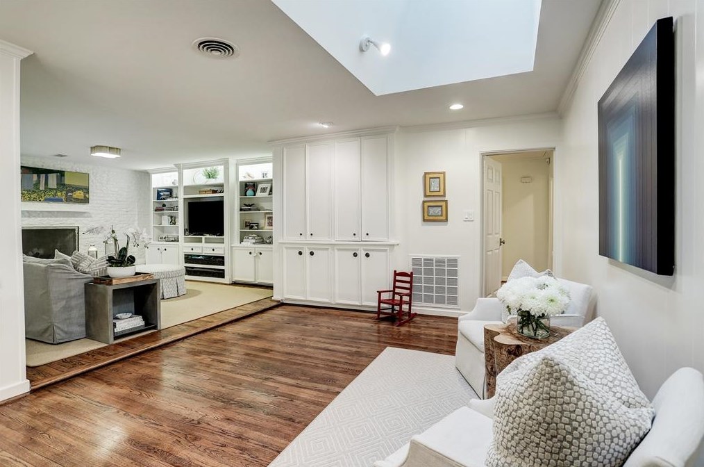 6230 Wickersham Ln, Houston TX  77056-4031 exterior