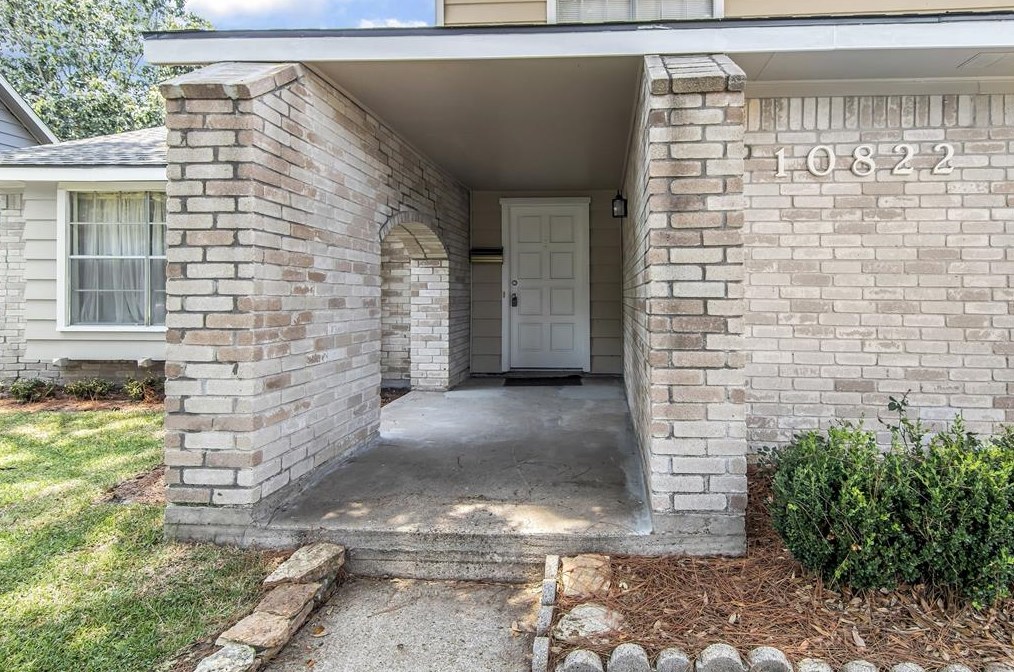 10822 Sagetrail Dr, Houston TX  77089-3736 exterior