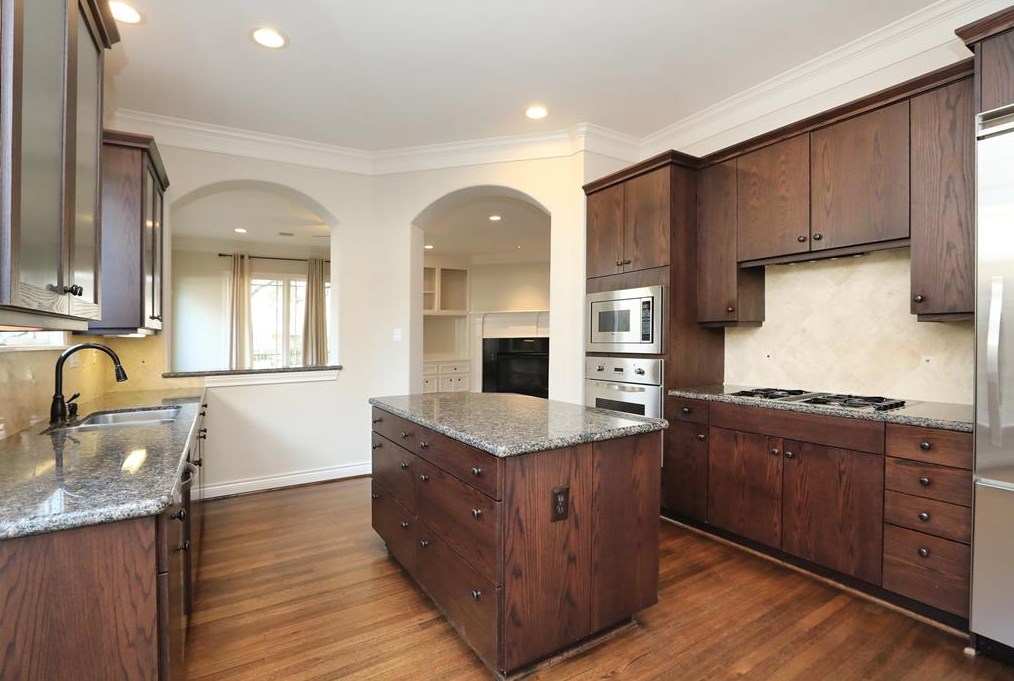 1180 Augusta Dr, Houston TX 77057-3106 exterior