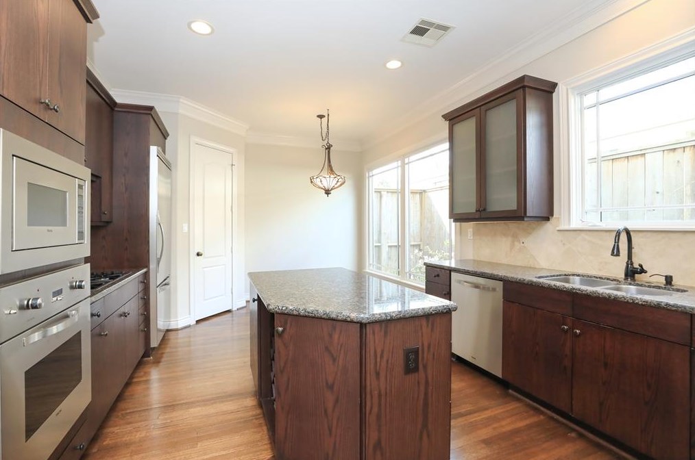 1180 Augusta Dr, Houston TX 77057-3106 exterior