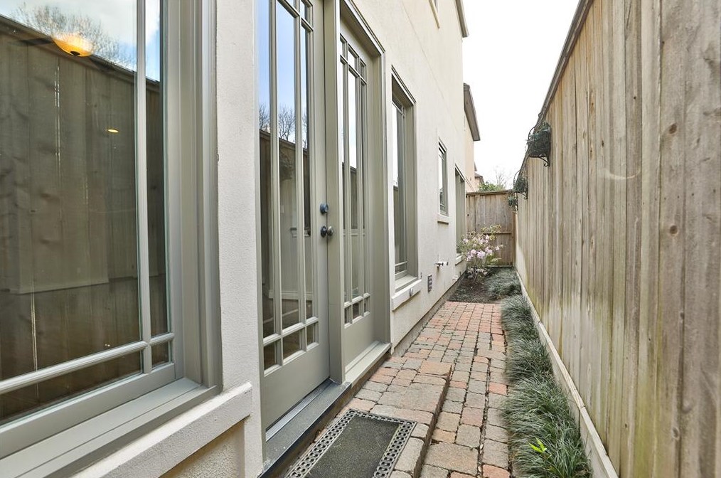 1180 Augusta Dr, Houston TX 77057-3106 exterior