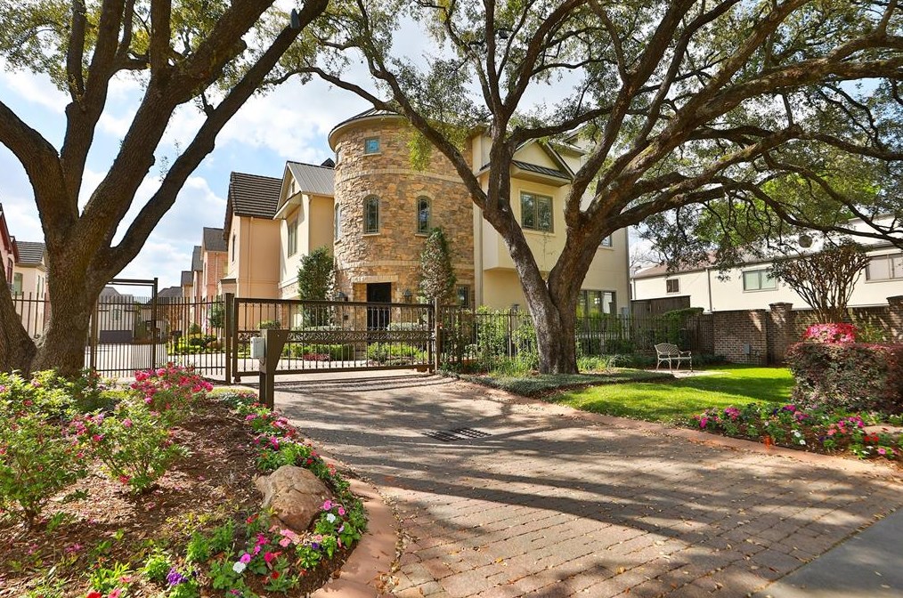 1180 Augusta Dr, Houston TX 77057-3106 exterior