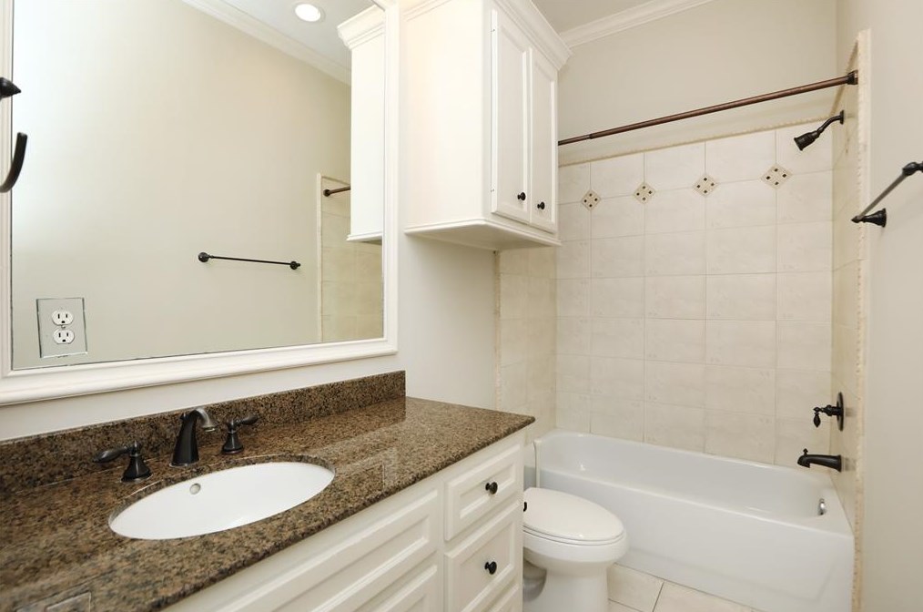 1180 Augusta Dr, Houston TX 77057-3106 exterior