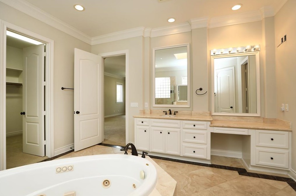 1180 Augusta Dr, Houston TX 77057-3106 exterior