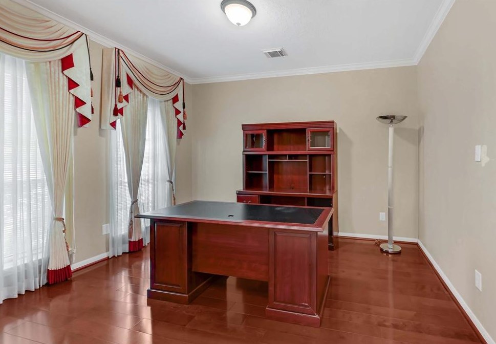 3230 Shadywind Dr, Houston TX  77082-2330 exterior