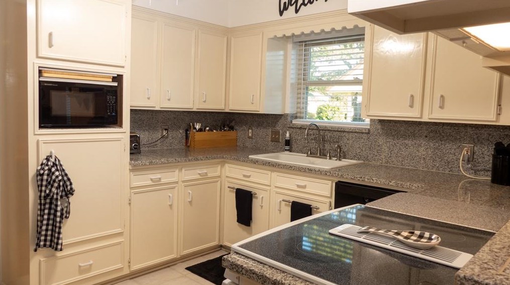 3711 Ledgestone Dr, Houston TX  77059-6525 exterior