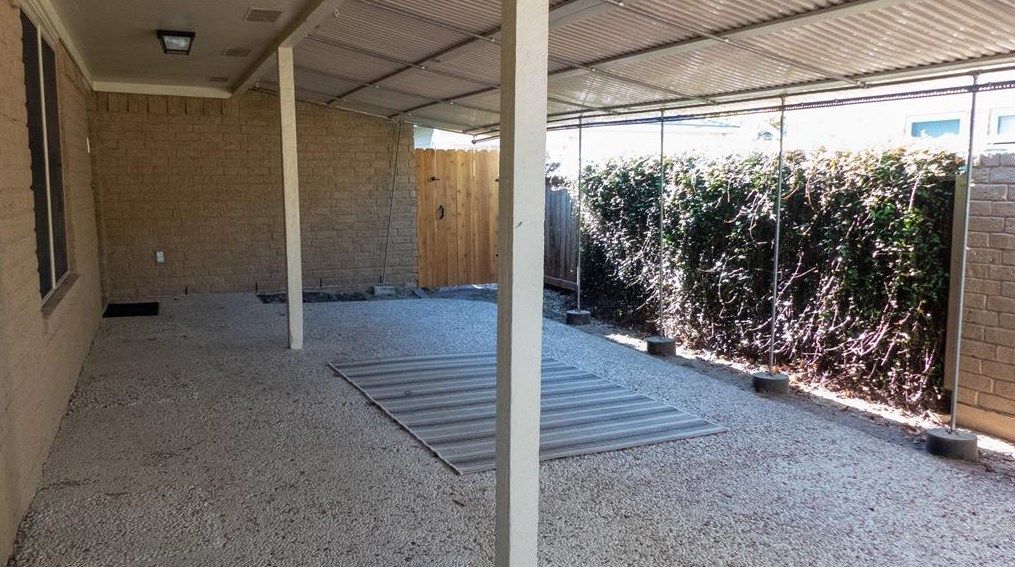 3711 Ledgestone Dr, Houston TX  77059-6014 exterior