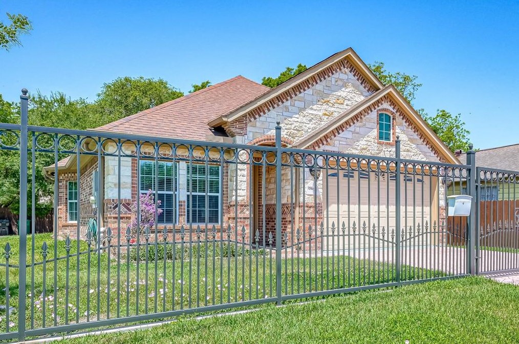 7503 Brownsville St, Houston TX  77020-3507 exterior