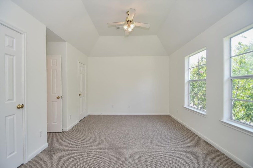 5425 Loch Lomond Dr, Houston TX  77096-2305 exterior