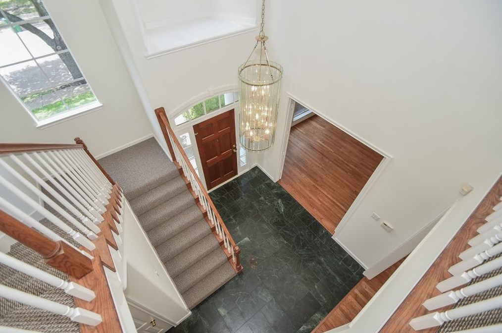 5425 Loch Lomond Dr, Houston TX  77096-2305 exterior