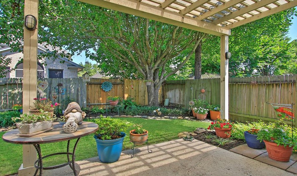 9823 Villa Dr, Houston TX  77061-2753 exterior