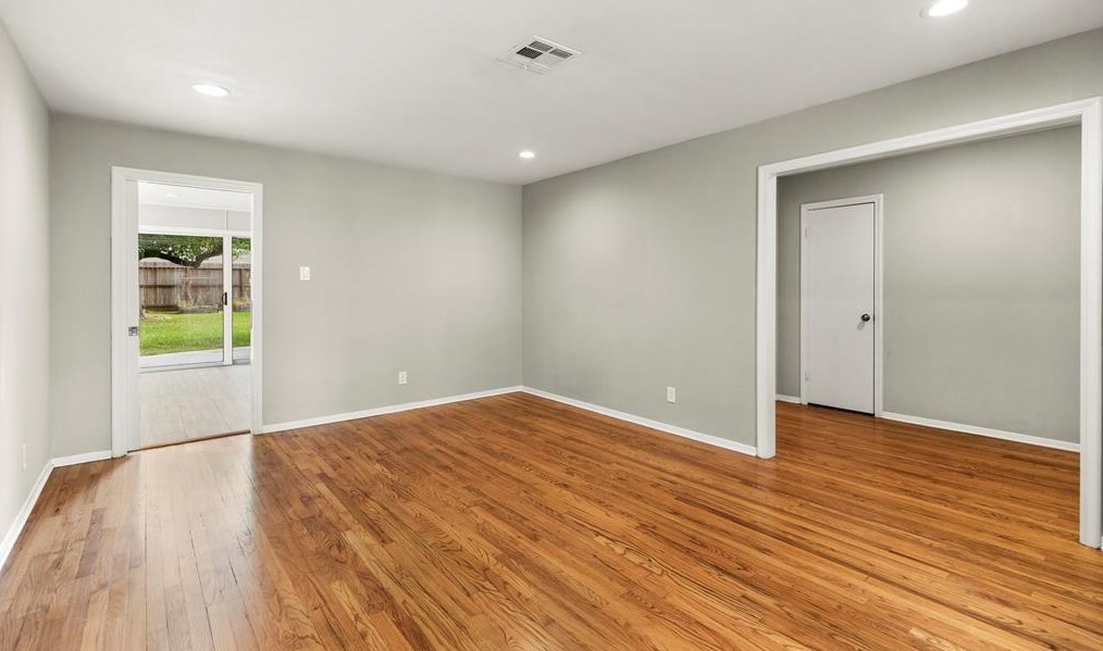 5530 Burlinghall Dr, Houston TX  77035-2622 exterior