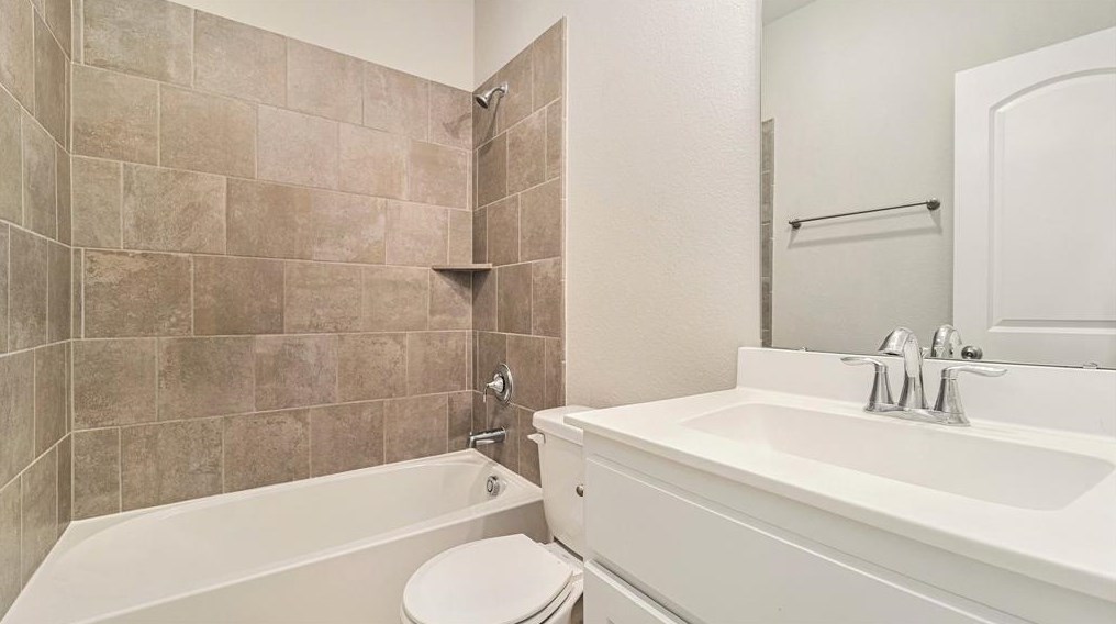 855 Waukegan Rd, Conroe TX  77306-6828 exterior