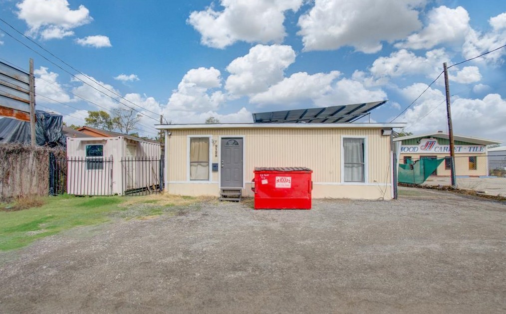 2125 Aldine Bender Rd, Houston TX 77032-4517 exterior