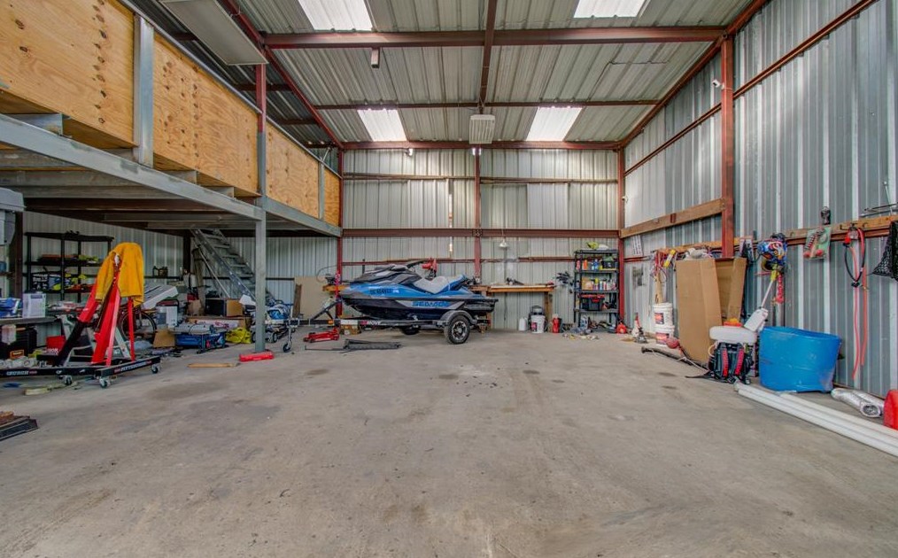 2125 Aldine Bender Rd, Houston TX 77032-4517 exterior