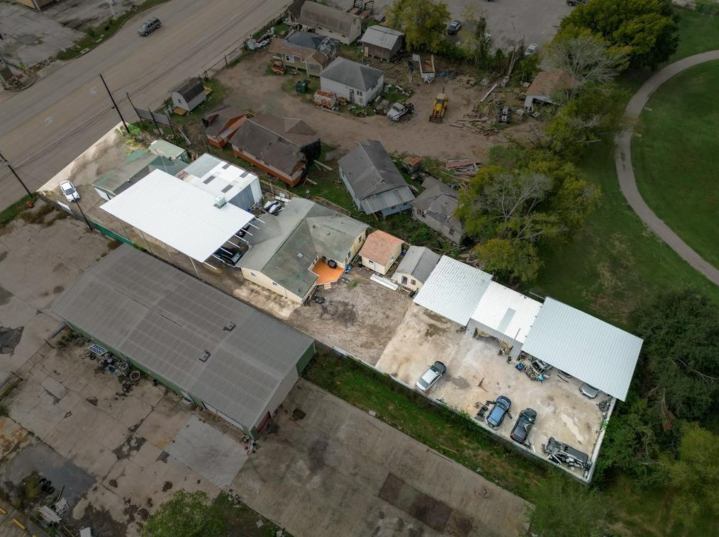 2125 Aldine Bender Rd, Houston TX 77032-4517 exterior