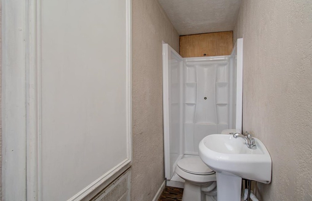 2125 Aldine Bender Rd, Houston TX 77032-4517 exterior