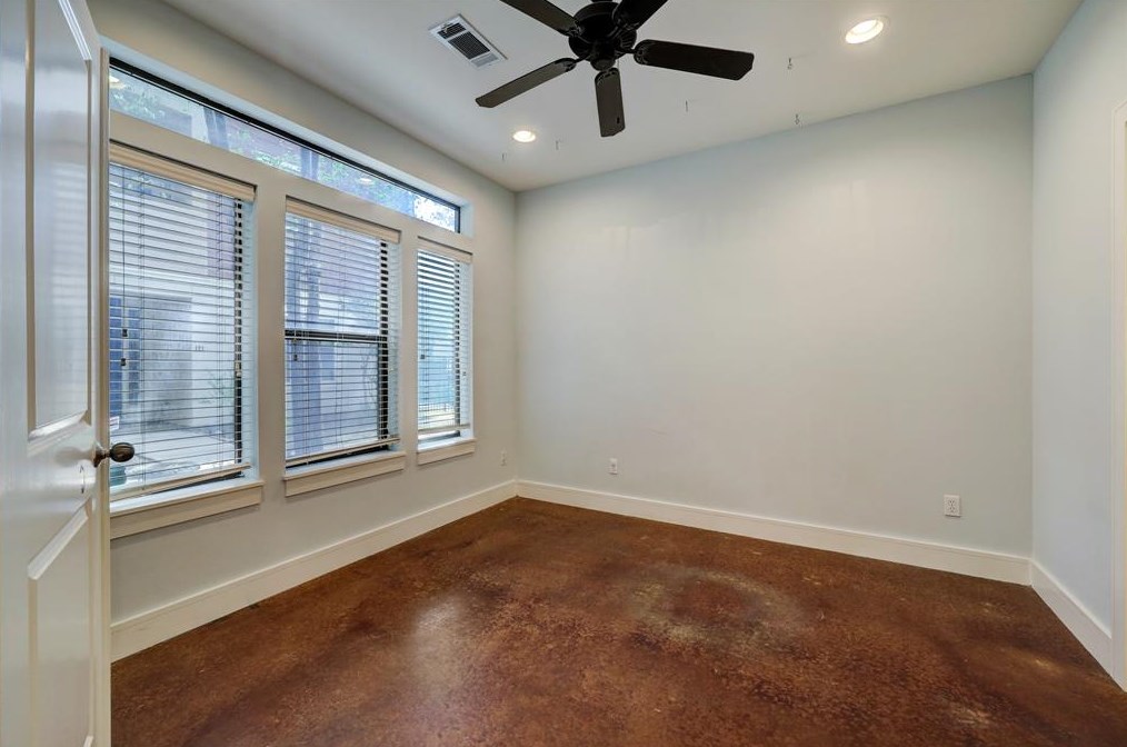 1002 Yale St, Houston TX  77007-1537 exterior