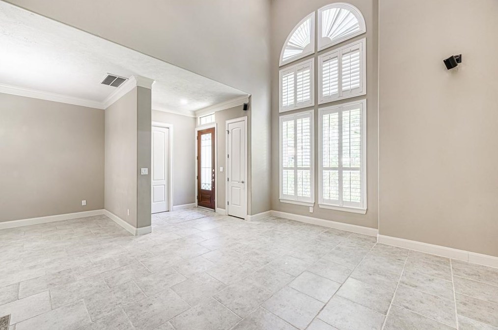 1028 Memorial Village Dr, Houston TX  77024-4454 exterior