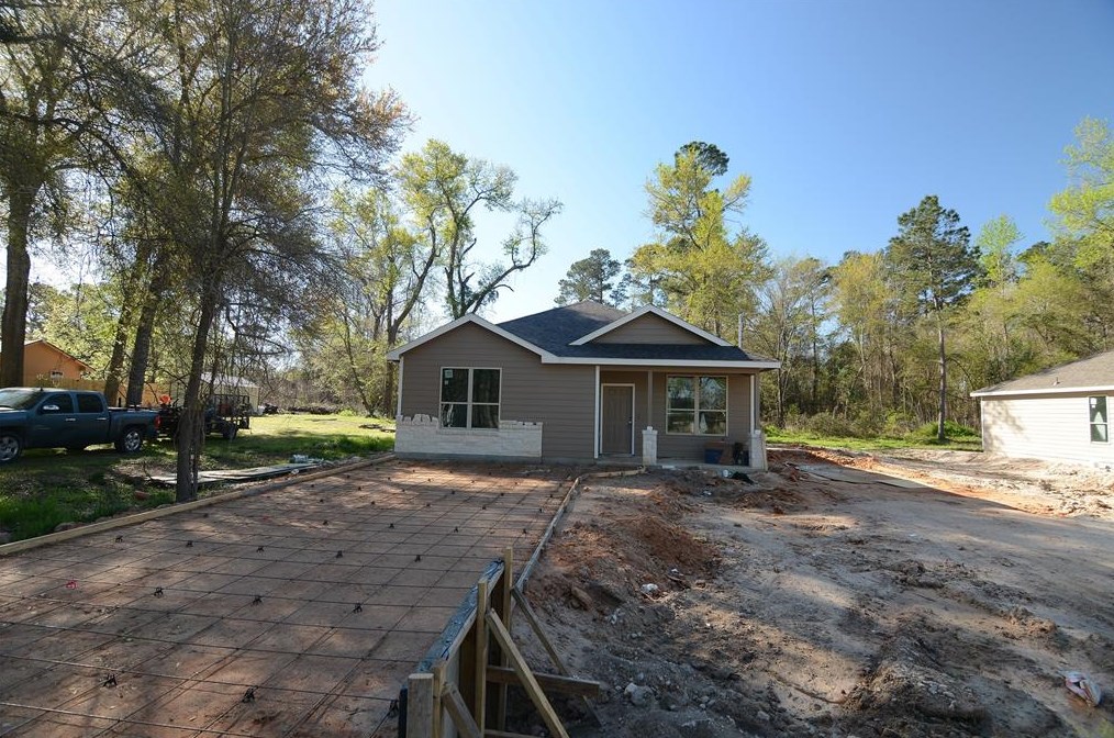 323 Watkins St, Huntsville TX 77320-4831 exterior