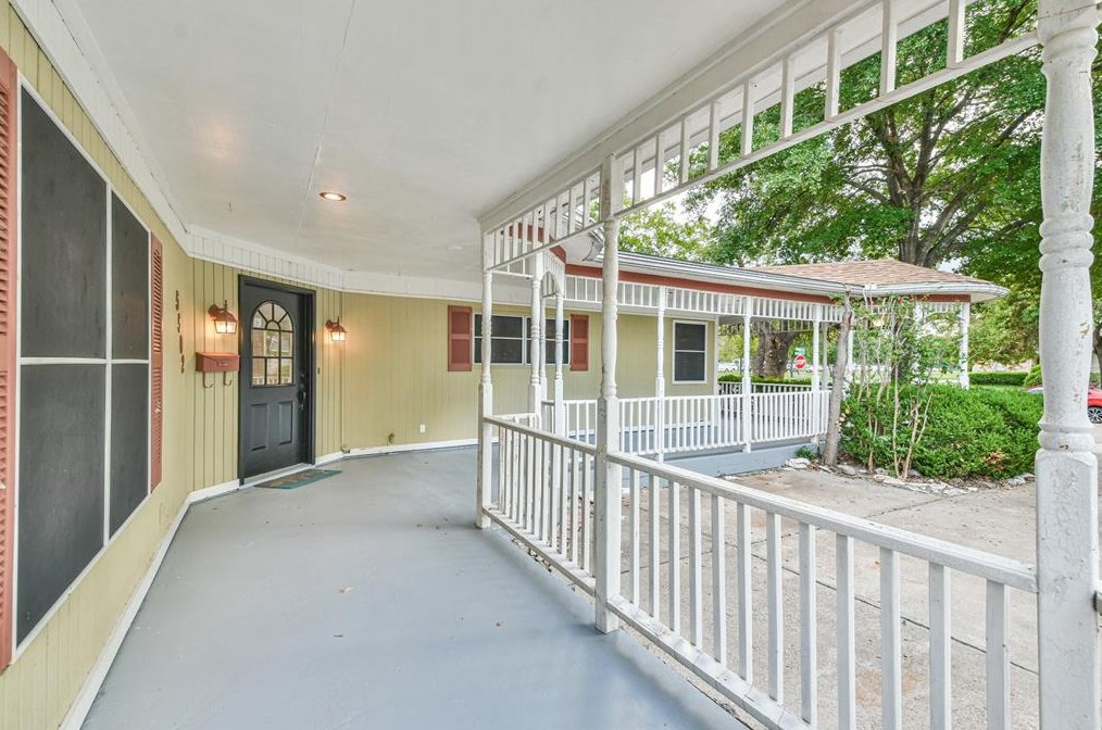 5502 Hewitt Dr, Houston TX  77092-5121 exterior