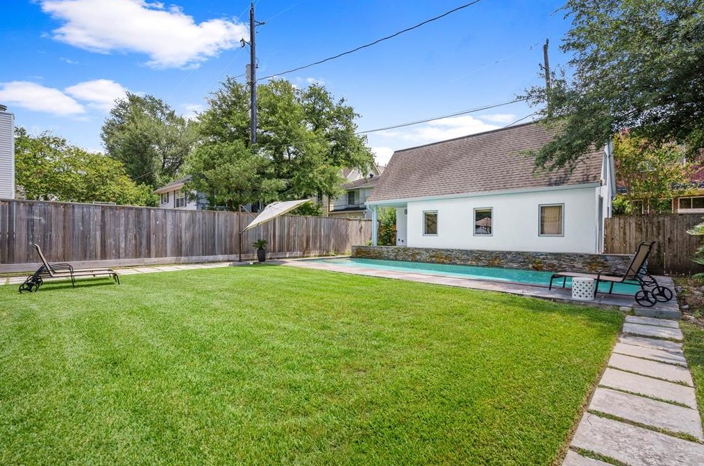 2431 Addison Rd, Houston TX  77030-1811 exterior