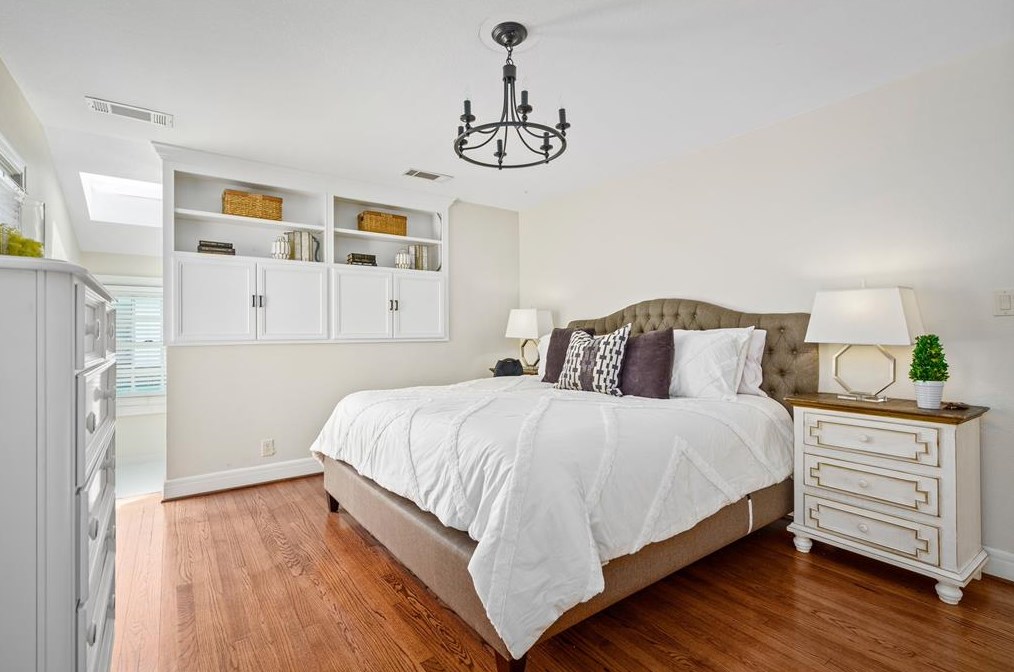 2431 Addison Rd, Houston TX  77030-1811 exterior