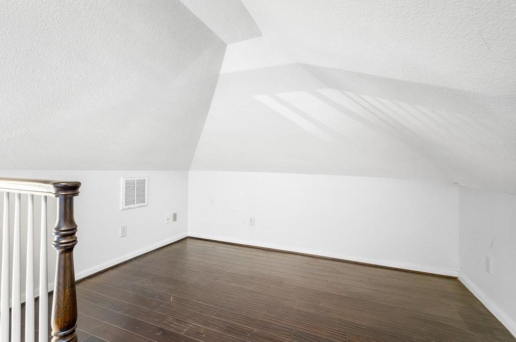 2431 Addison Rd, Houston TX  77030-1811 exterior