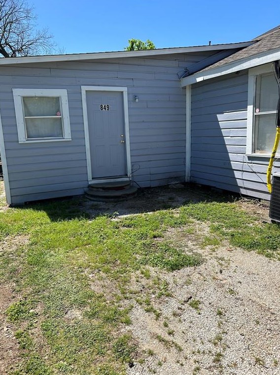 849 Victory Dr, Houston TX  77088-6045 exterior