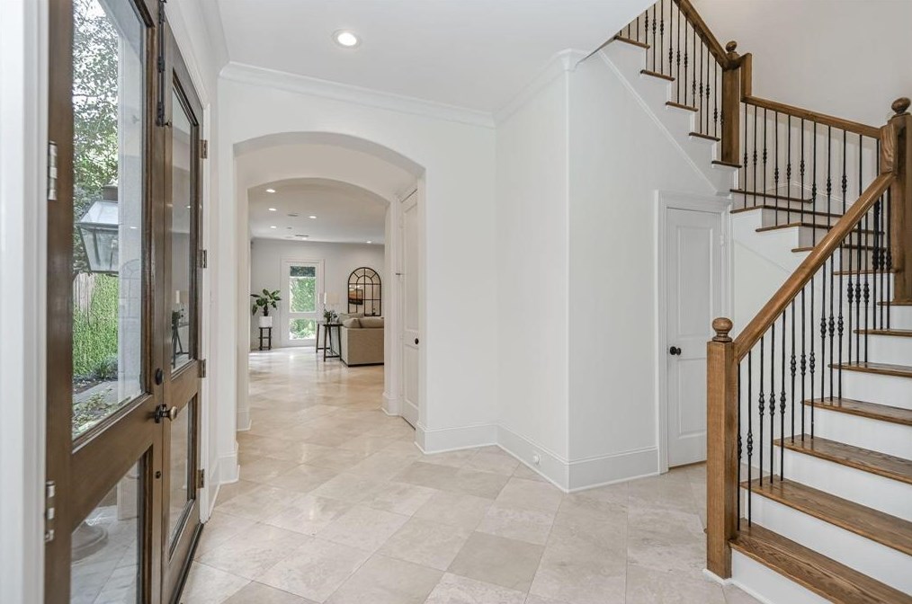 3132 Mid Ln, Houston TX  77027-5610 exterior