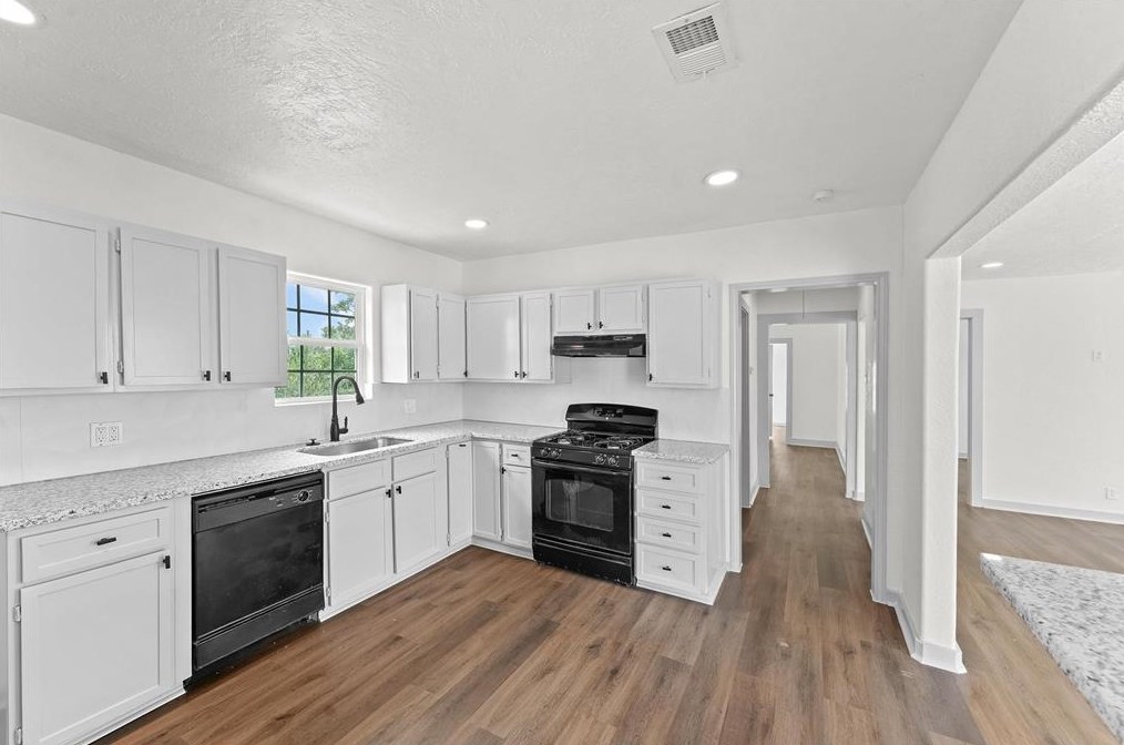 2202 67 St, Galveston TX 77551-1583 exterior