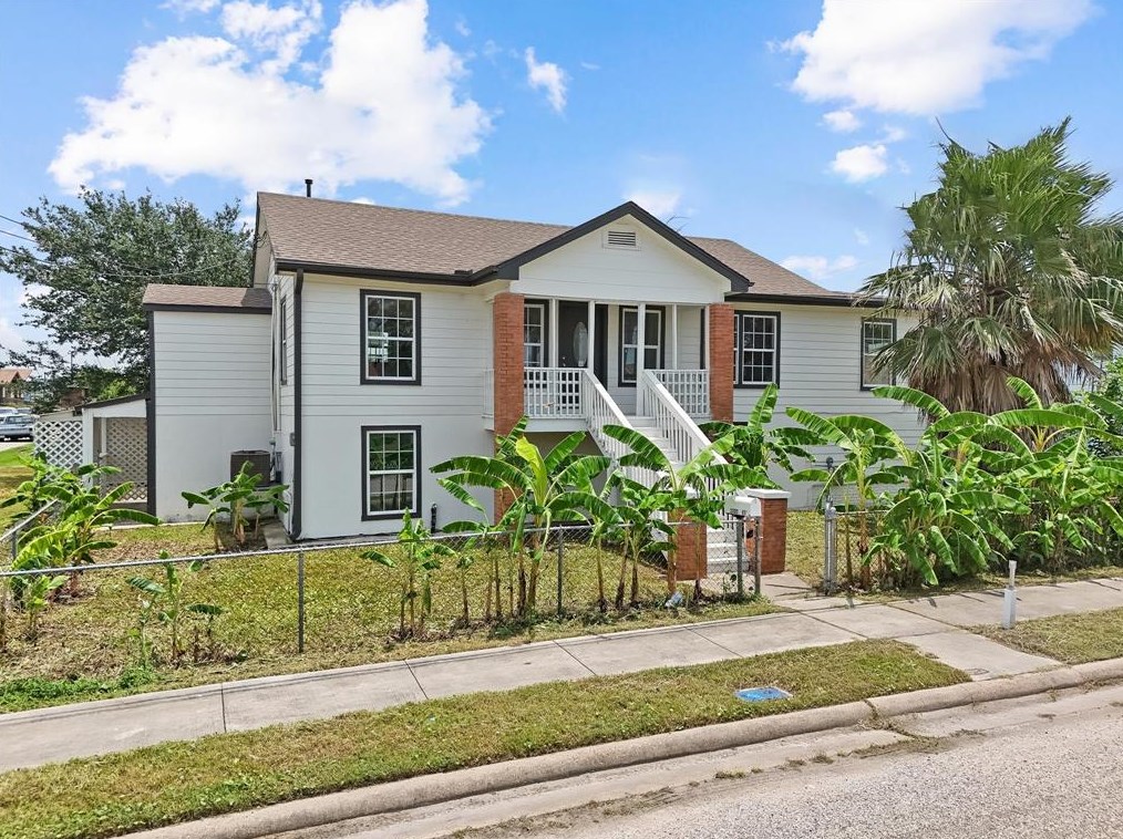 2202 67 St, Galveston TX 77551-1583 exterior